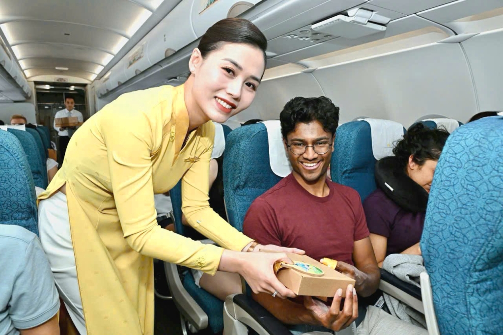 Hạ cánh tại cố đô Huế, Vietnam Airlines nối dài “Bay nhẹ” năm thứ 3